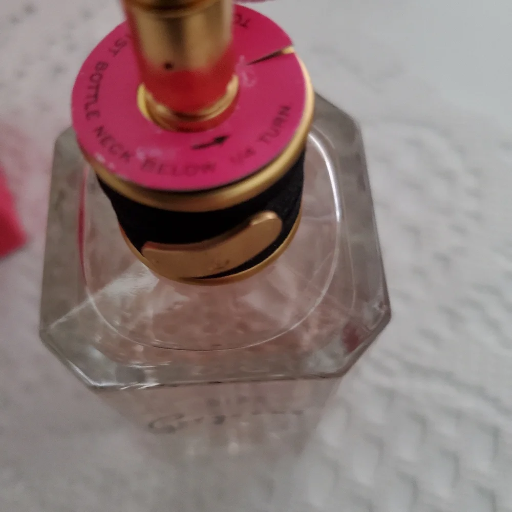 Victoria's Secret Gorgeous  EAU de Parfum 1.7 fl oz / 50 ml. - Picture 5 of 10
